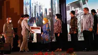 Kementerian Pertanian (Kementan) memberikan penghargaan kepada Kepala Daerah yang berkomitmen terhadap Penetapan Lahan Pertanian Pangan Berkelanjutan (LP2B) dengan Dana APBN 2021.