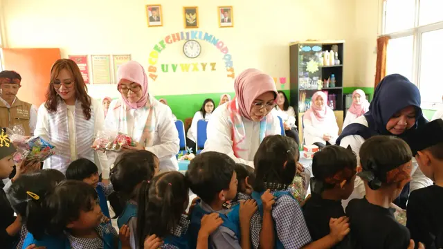 Perkuat Kepedulian Sosial, DWP Kemensos Salurkan Bantuan ATENSI dan Donasi ke Sentra Handayani