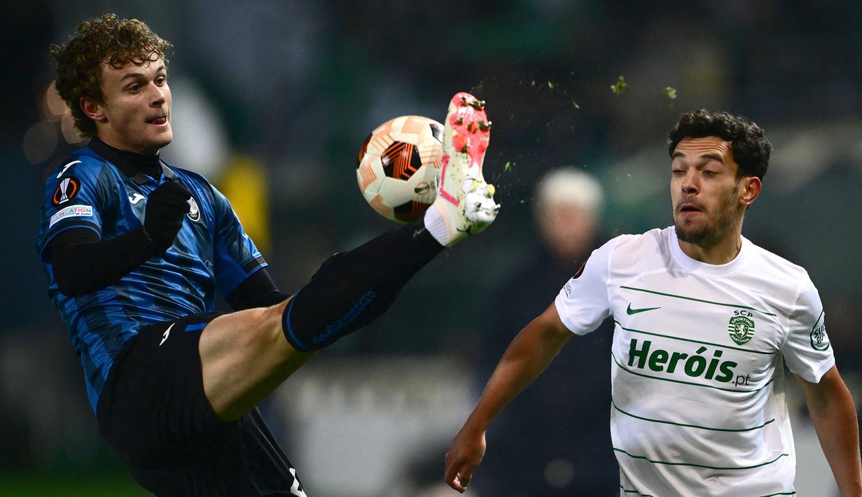 Giorgini Scalvini menjadi bek andalan Atalanta sejak melakukan debut pada tahun 2021. Pemain 20 tahun tersebut telah membuat 33 penampilan dengan mencetak 1 gol dan 3 assist pada musim ini. Scalvini merupakan bek dengan kemampuan intersep dan duel udara yang mumpuni. (AFP/Marco Bertorello)