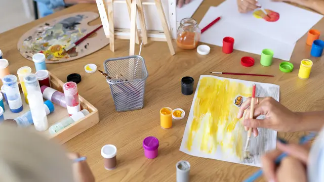 Membuat Proyek Seni Bersama [Dok/freepik.com]