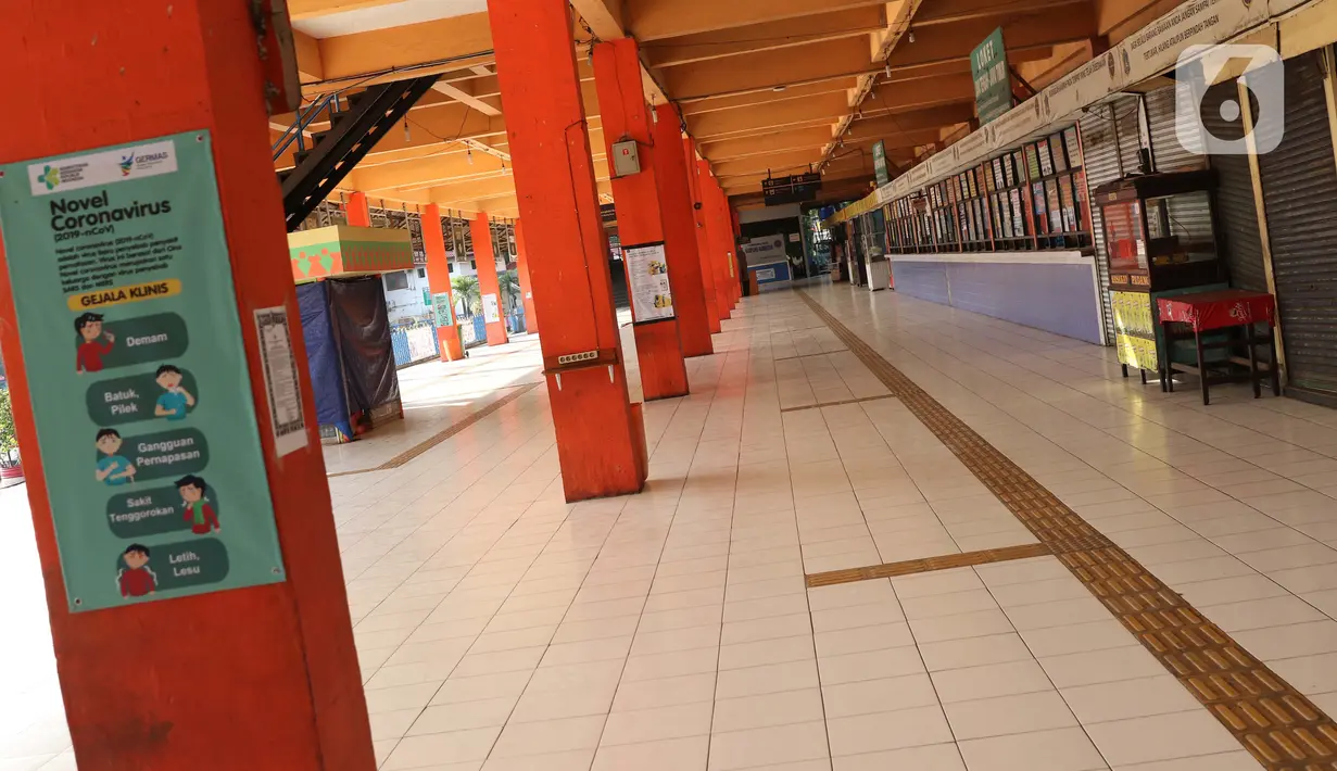 Suasana Terminal Bus Antar Kota Antar Provinsi, Kampung Rambutan, Jakarta, Kamis (7/5/2020). Meski Menhub Budi Karya Sumadi mengijinkan kembali seluruh moda transportasi beroperasi kembali namun aktivitas di terminal bus AKAP Kampung Rambutan masih terlihat kosong. (Liputan6.com/Helmi Fithriansyah)