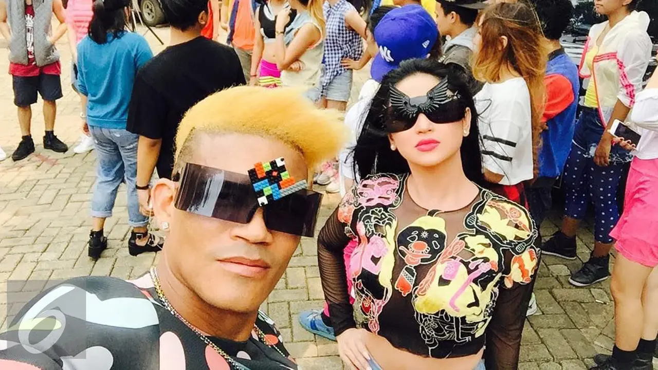 Bareng Penyanyi Kolombia, Dewi Perssik Kenalkan Salsa Dangdut