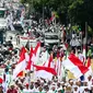 Ratusan ormas Islam mulai bergerak menuju Masjid Istiqlal, Jakarta Pusat, yang dijadikan titik kumpul, Jumat (4/11). Rencananya, demonstran akan memulai aksinya seusai menunaikan salat Jumat berjemaah di Istiqlal. (Liputan6.com/Faizal Fanani)