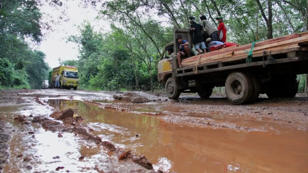 Jalan Poros Trans Batumarta Unit 2, Kecamatan Lubuk Raja, Kabupaten Ogan Komering Ulu (OKU), Sumatera Selatan. (Dok Kementerian PUPR)