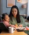 Hubungan orangtua dan anak menjadi salah satu faktor terkuat dalam membentuk ketahanan mental anak saat menghadapi tantangan dan rasa kecewa. (foto/dok: freepik)