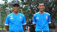 Dua staf kepelatihan Arema FC, Yanuar Hermansyah dan Siswantoro, tak lagi bersama Singo Edan pada musim kompetisi 2020. (Bola.com/Iwan Setiawan)