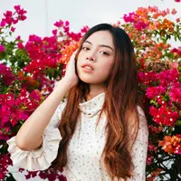 ilustrasi perempuan bunga/theshots.co/Shutterstock