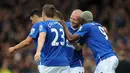 Pemain Everton merayakan gol kedua Steven Naismith ke gawang Chelsea dalam lanjutan Liga Premier Inggris di Stadion Goodison Park. Sabtu (12/9/2015). (EPA/Peter Powell)