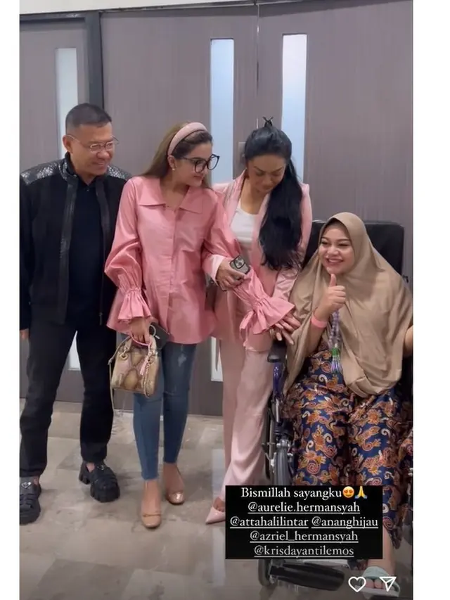7 Potret Krisdayanti, Ashanty dan Geni Faruk saat Jenguk Cucu Ini Kompak Banget