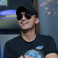 Suami Sonya Fatmala itu mengaku tidak kesulitan meski ini baru pertama kali dilakoninya. Ia menjadi pengisi suara Mr. Masrani dan Barry. (Adrian Putra/Bintang.com)
