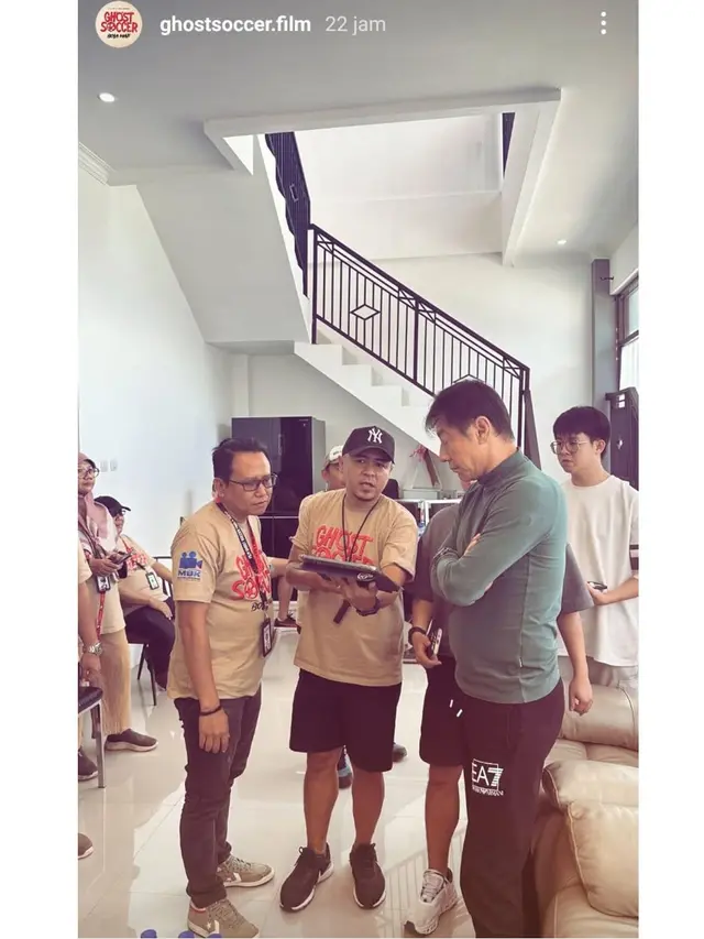 6 Potret Shin Tae-yong Syuting Film Ghost Soccer: Bola Mati, Jadi Cameo