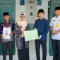 Wakil Menteri Agraria dan Tata Ruang/Badan Pertanahan Nasional (ATR/BPN), Raja Juli Antoni, menyerahkan sertifikat tanah untuk situs Makam Sunan Bonang seluas 4.377 meter persegi.