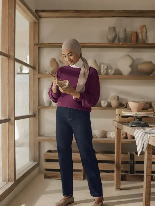 Ayudia juga menceritakan kegiatan utama dalamf gaya hidup modest yang direpresentasikan melalui berbagai kreasi padu padan sederhana yang ditujukan bagi perempuan yang menghargai kesederhanaan dalam setiap aspek kehidupan.