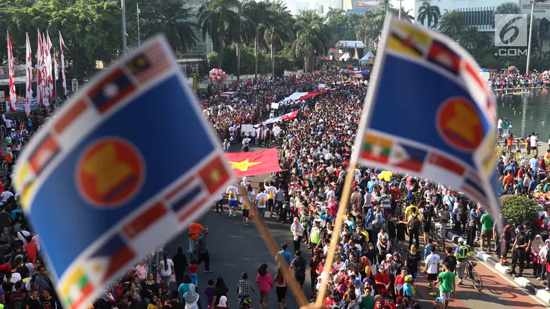 Rayakan 50 Tahun ASEAN, Parade Kostum dan Budaya Meriahkan CFD