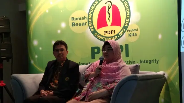 Dokter dari Perhimpunan Dokter Paru Indonesia meminta agar masyarakat tak panik dengan wabah pneumonia di Wuhan, Tiongkok (Liputan6.com/Giovani Dio Prasasti)