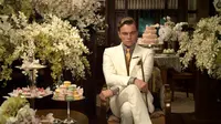 Leonardo DiCaprio Kencani Wanita Pirang di Pantai