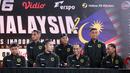 Petarung Malaysia foto bersama saat jumpa pers Byon Combat Showbiz Vol. 6: Indonesia vs Malaysia II di Tennis Indoor Senayan, Jakarta, Jumat (21/11/2025). (Bola.com/M Iqbal Ichsan)
