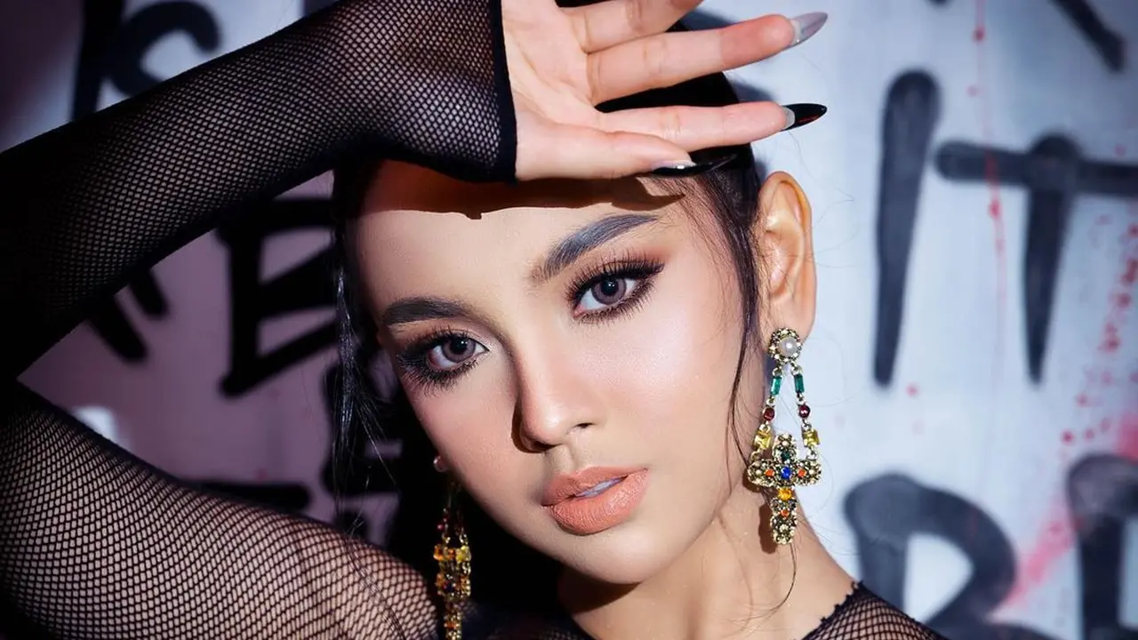 7 Gaya Lyodra dalam Pemotretan Terbarunya, Tampil Badass