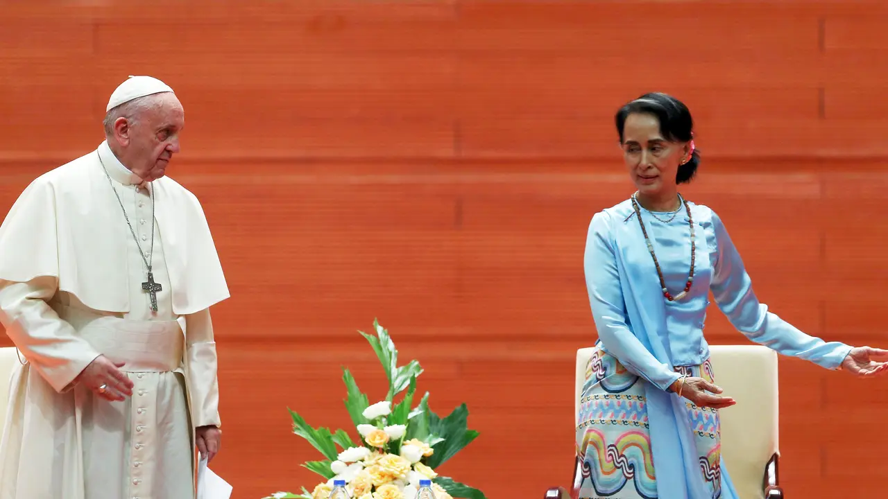 Paus Fransiskus Bertemu Suu Kyi di Myanmar