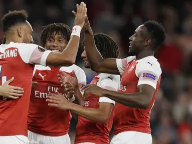 Pemain Arsenal merayakan gol yang dicetak oleh Pierre-Emerick Aubameyang ke gawang Vorskla pada laga Liga Europa di Stadion Emirates, London, Kamis (20/9/2018). Arsenal menang 4-2 atas Vorskla. (AP/Kirsty Wigglesworth)