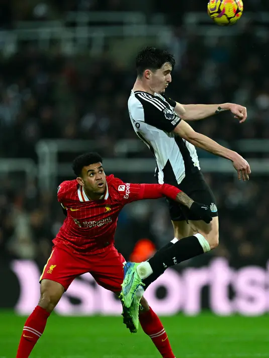 Hasil imbang tidak mengubah posisi Liverpool di puncak klasemen sementara Liga Inggris 2024/2025 dengan 35 poin dari 14 laga. Sementara bagi Newcastle, raihan satu poin sangat penting. Saat ini, Newcastle United berada di posisi 10 dengan 20 poin dari 14 laga. (Paul ELLIS/AFP)