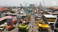 Sejumlah alat berat dipajang dalam pameran industri Mining Indonesia di JIExpo Kemayoran, Jakarta, Rabu (18/9/2019). Pameran bertajuk Indonesia Energy and Engineering Series Exhibition diikuti 1.400 perusahaan dari 39 negara. (Liputan6.com/Fery Pradolo)