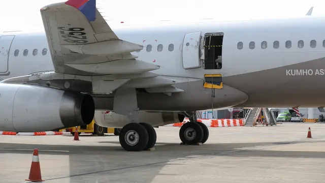Penampakan Pintu Darurat Pesawat Asiana Airlines yang Terbuka di Udara