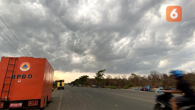 Cuaca Natal 2025: Jabodetabek Dihiasi Awan Tebal dan Hujan, Simak Prediksi Hari Ini!