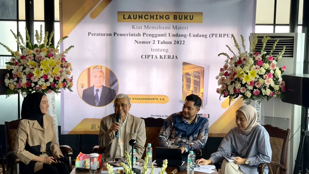 Peluncurkan Buku "Kiat Memahami Materi Peraturan Pemerintah Pengganti Undang-undang (PERPU) No. 2 Tahun 2022 Tentang Cipta Kerja”