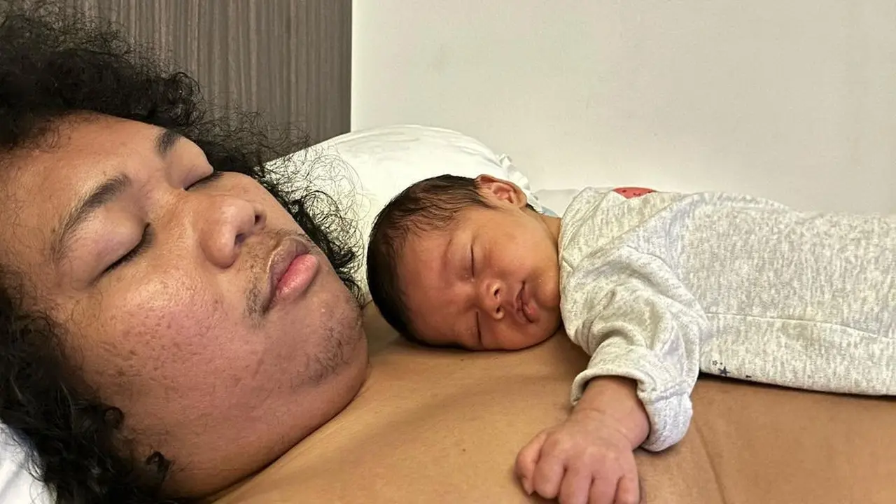 Potret kedekatan Marshel Widianto dengan sang anak Archie. (Sumber: https://www.instagram.com/marshel_widianto/)