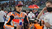 Pembalap Spanyol yang memperkuat tim Repsol Honda, Marc Marquez yang memulai balapan dari posisi ketiga gagal menggenapkan perolehan podiumnya di angka 100. Ia gagal meraih podium usai hanya finis di posisi kelima. (AFP/Karim Jaafar)