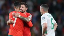 Ruben Neves menjadi penyelamat Portugal sekaligus Ronaldo dalam laga Grup F Kualifkiasi Piala Dunia 2026 melawan Irlandia, Minggu (12/10/2025) dini hari WIB. (AFP/Patricia De Melo Moreira)