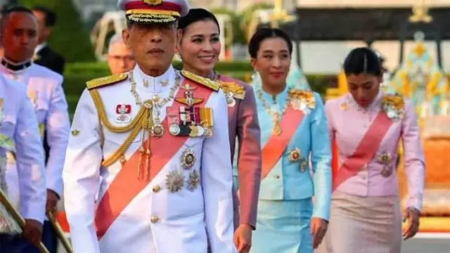 Aksi Raja Thailand Isolasi Diri Bersama 20 Selirnya ke Jerman, Tuai Kritikan