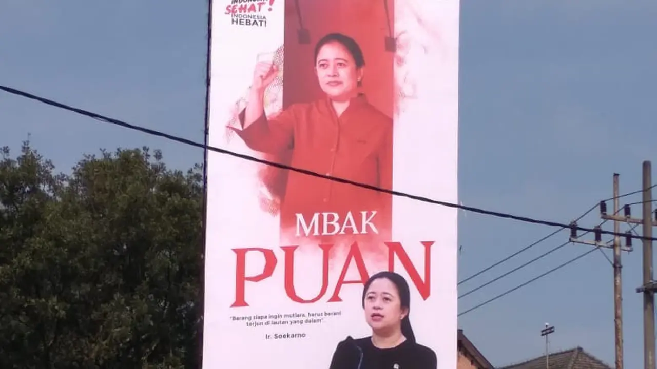 Baliho Puan Maharani di Surabaya