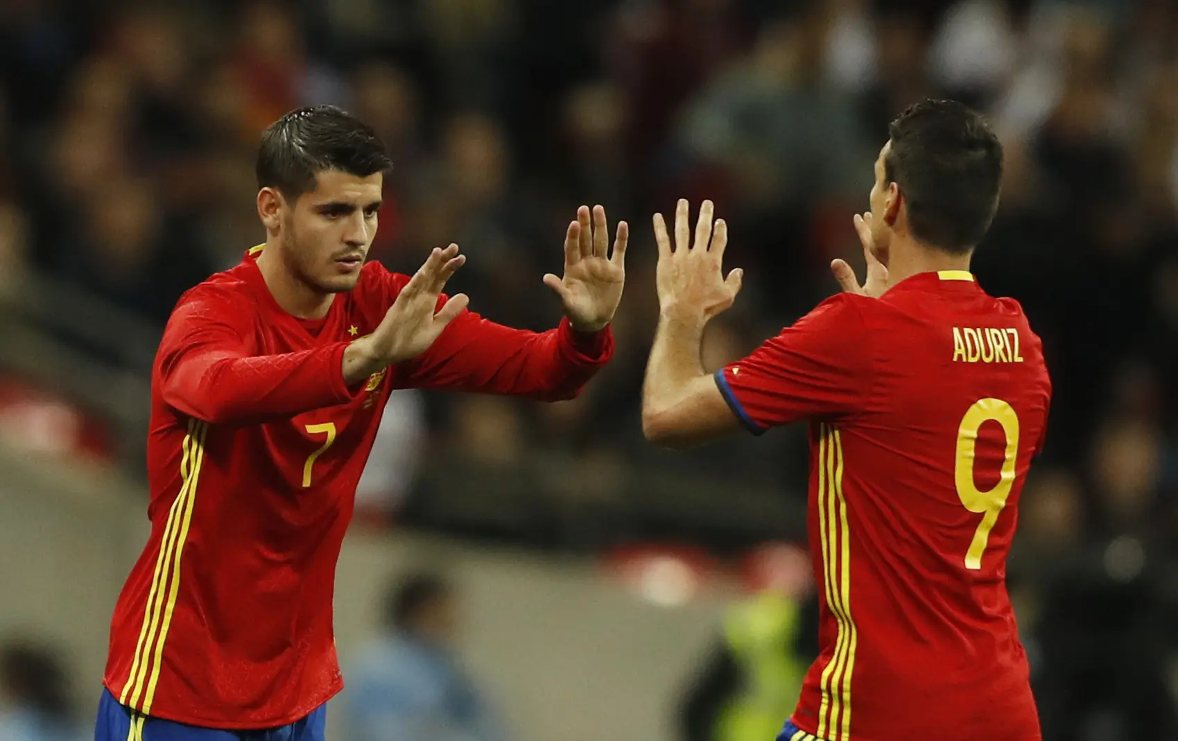 Alvaro Morata (kiri) (Reuters/Carl Recine)