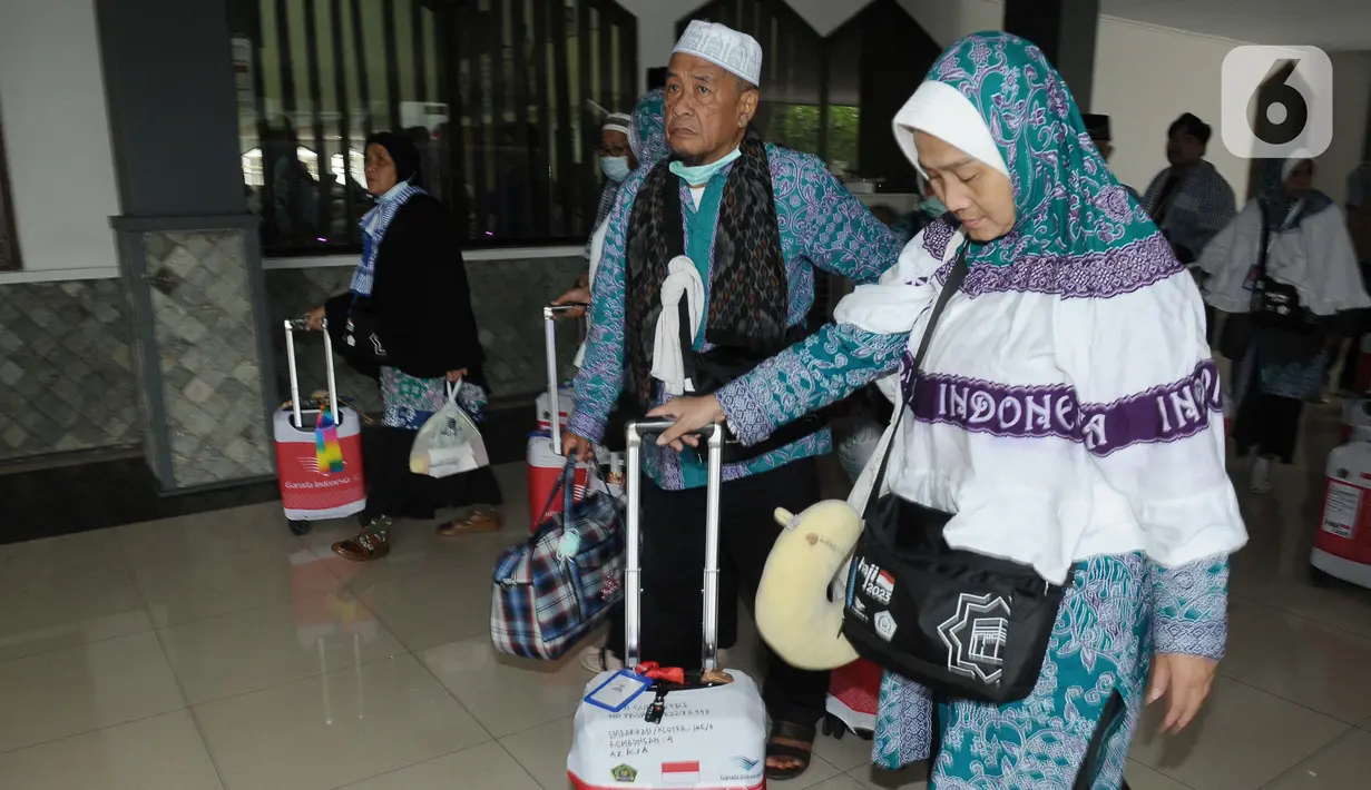 Jemaah haji Indonesia tahun 2023 yang wafat atau meninggal dunia di tanah suci bertambah. Mereka meninggal di Madinah, Jeddah, Makkah, Arafah dan Mina. Setelah melewati puncak haji di Arafah, Muzdalifah dan Mina (Armina), total jamaah yang meninggal mencapai 410 orang.(merdeka.com/imam buhori)