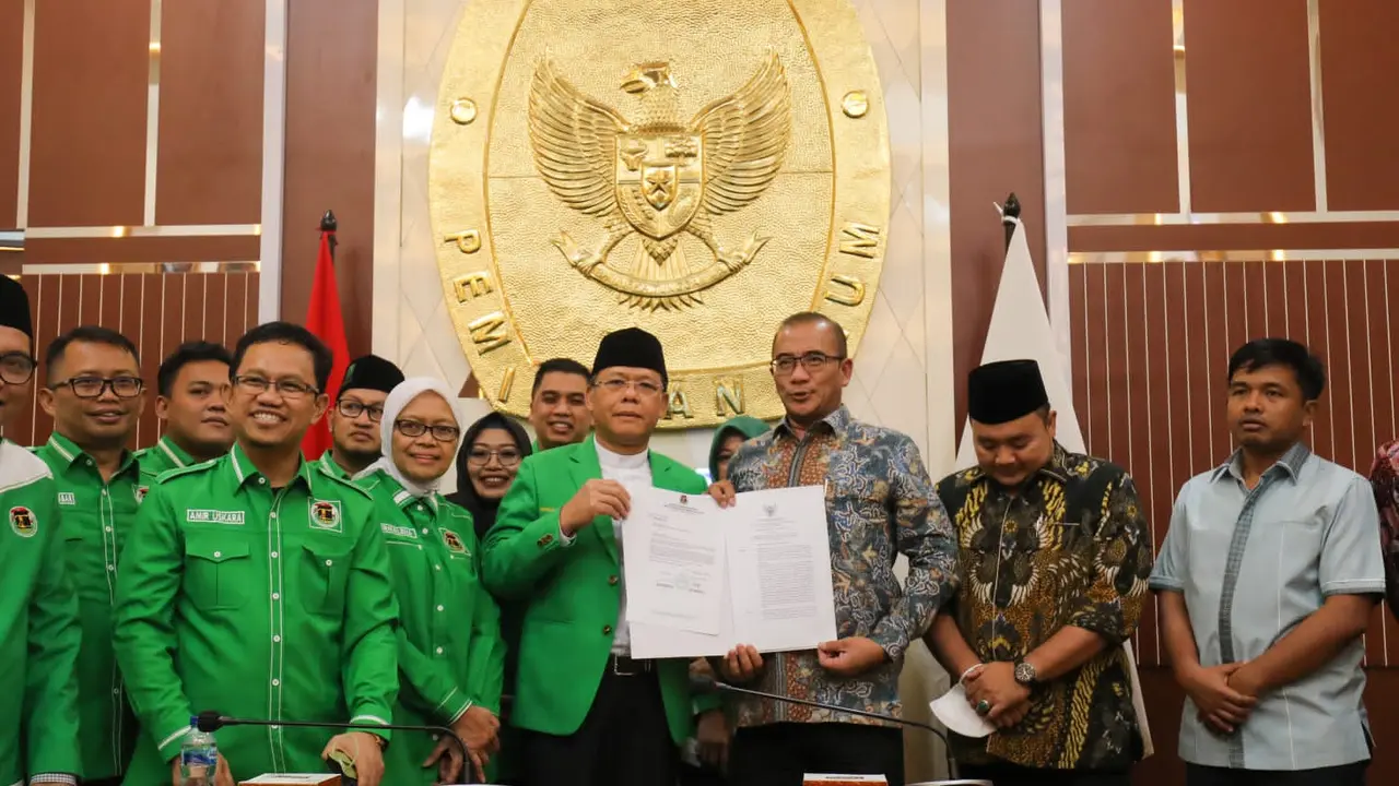 Pelaksana Tugas (Plt) Ketua Umum Partai Persatuan Pembangunan (PPP), Muhamad Mardiono menyambangi Kantor Komisi Pemilihan Umum (KPU) untuk menyerahkan SK baru PPP. (Istimewa)