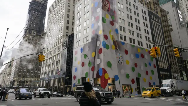Demam Yayoi Kusama di Toko-Toko Louis Vuitton di Dunia