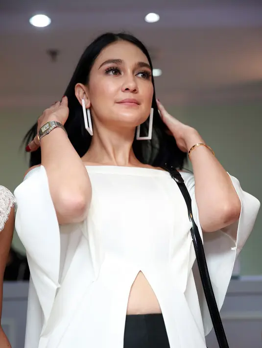 'Karena aku suka makan es krim, suka sama martabak. Jadi bisnisnya dari kegemaran aku makan es krim sama martabak,' tambahnya. (Deki Prayoga/Bintang.com)