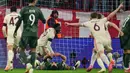 Pemain Bayern Munchen, Alphonso Davies mencetak gol kemenangan timnya ke gawang Celtic dalam laga leg 2 babak play off Liga Champions 2024/2025 di Allianz Arena, Munchen, Jerman, Rabu (19/02/2025) WIB. (AFP/Tobias Schwarz)