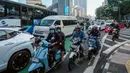 Para pengendara memasuki jalan utama saat jam sibuk di Jakarta pada Kamis 21 Mei 2026. (BAY ISMOYO/AFP)