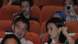 Susan Bachtiar dan suaminya, Roger Van Tongeren saat menghadiri Premier Film Blackhat di Plaza Indonesia XXI, Jakarta, Selasa (13/01/2015). (Liputan6.com/Herman Zakaria)