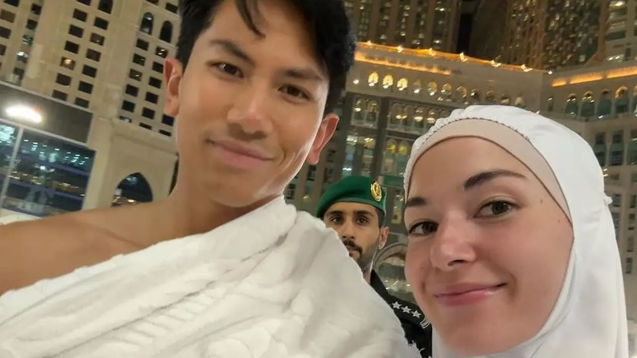 Anisha Rosnah dan Pangeran Mateen saat Umrah di bulan Ramadan