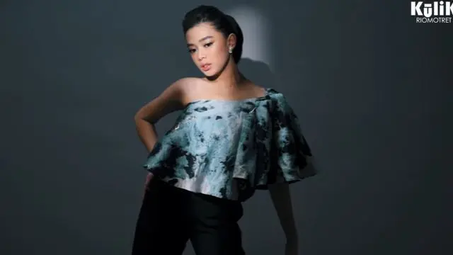 Ulang Tahun ke-14, Ini 6 Gaya Pemotretan Terbaru Aqeela Calista yang Makin Elegan