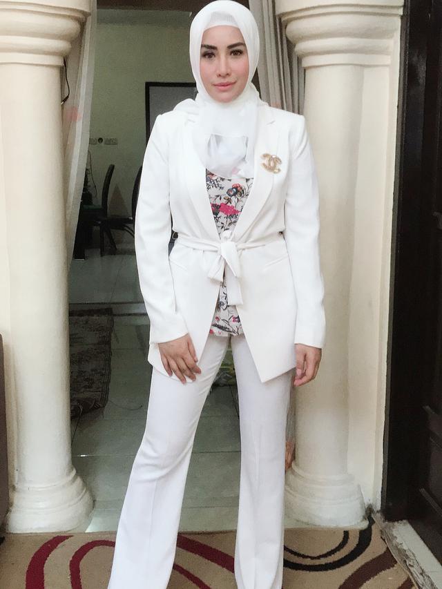 Lepas Pakai Hijab, Shinta Bachir: Itu Urusan Saya Sama 