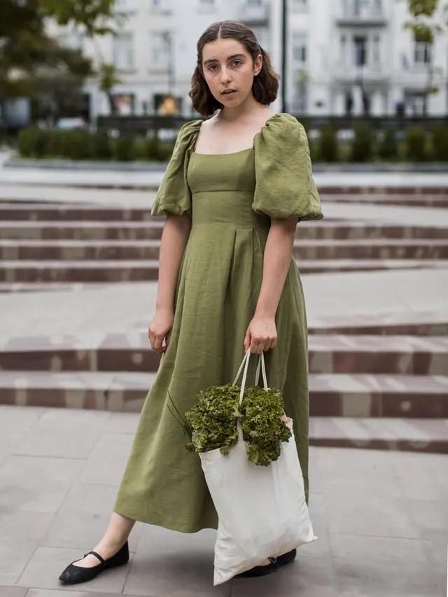 maxi dress (ilustrasi by Freepik)
