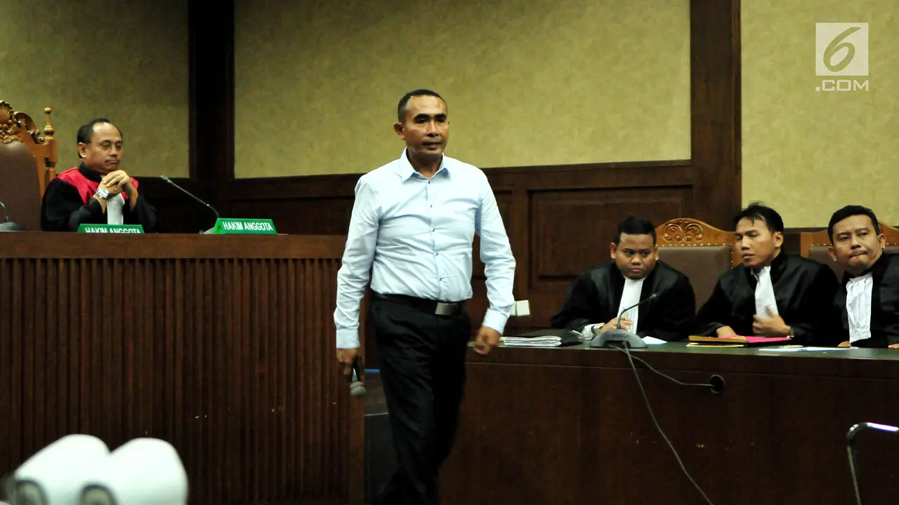 Divonis 3 Tahun 9 Bulan, Begini Ekspresi Bupati Buton Nonaktif Samsu Umar