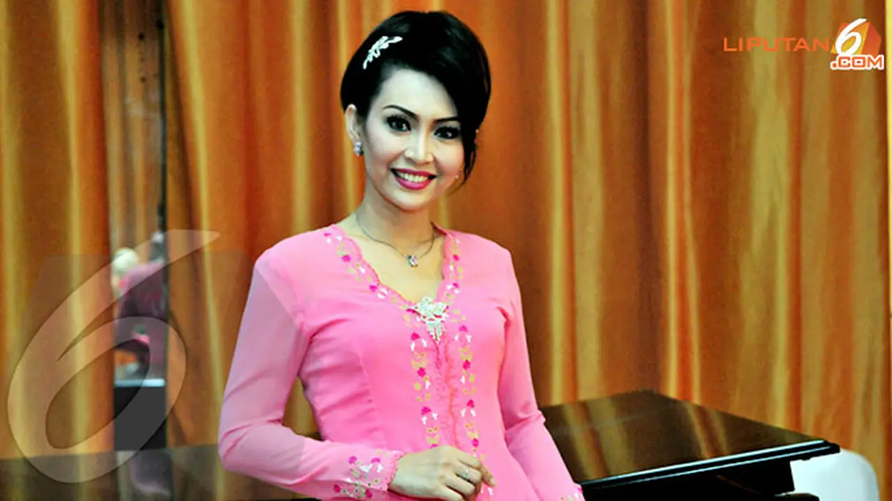 ratna-131205b.jpg