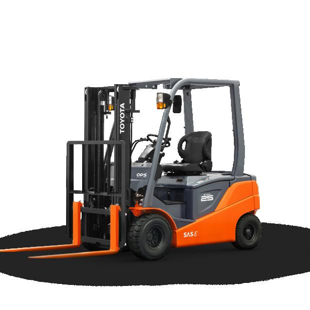 Kendaraan alat berat forklift biasanya menggunakan ban tanpa angin (traknus.co.id)