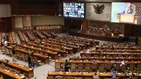 Suasana Rapat Paripurna Pembukaan Masa Persidangan IV Tahun Sidang 2020-2021 di Kompleks Parlemen, Senayan, Jakarta, Senin (8/3/2021). Rapat Paripurna tersebut diikuti oleh 86 anggota DPR yang hadir secara fisik dan 260 orang secara virtual.  (Liputan6.com/Angga Yuniar)